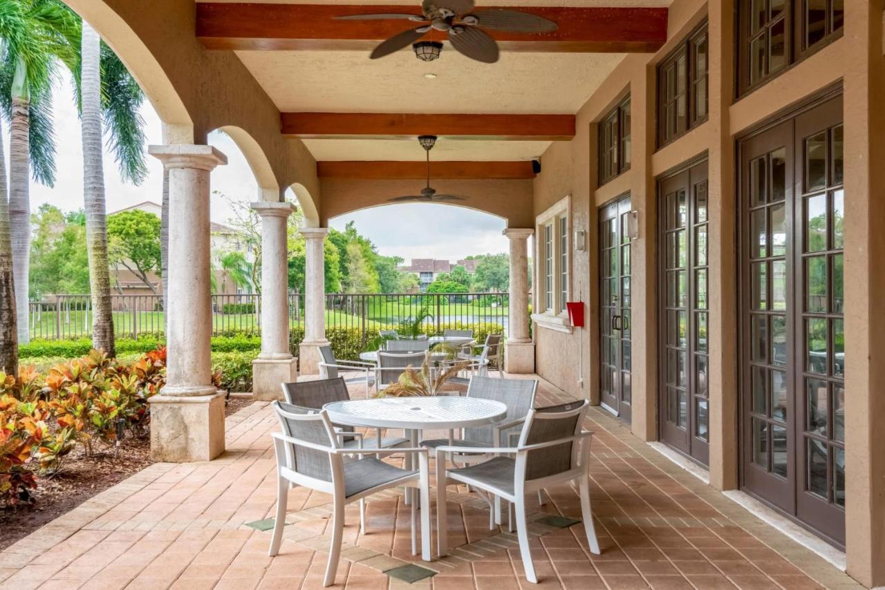 Luxurious Apartments With Pool And Gym At Boynton Beach Exterior foto